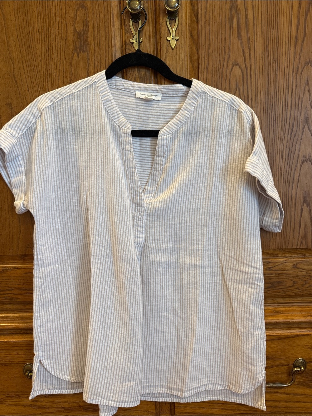 beachlunchlounge Light Gray & White Striped Short-Sleeve Button Down